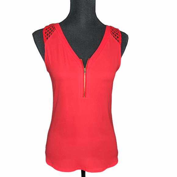 Sleeveless Shirt - Picture 3 of 7